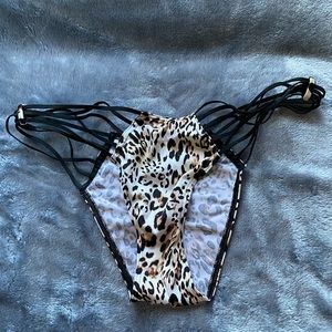 NWOT Victoria Secret String Cheekster Small